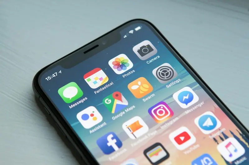 Une application mobile affichée sur un smartphone